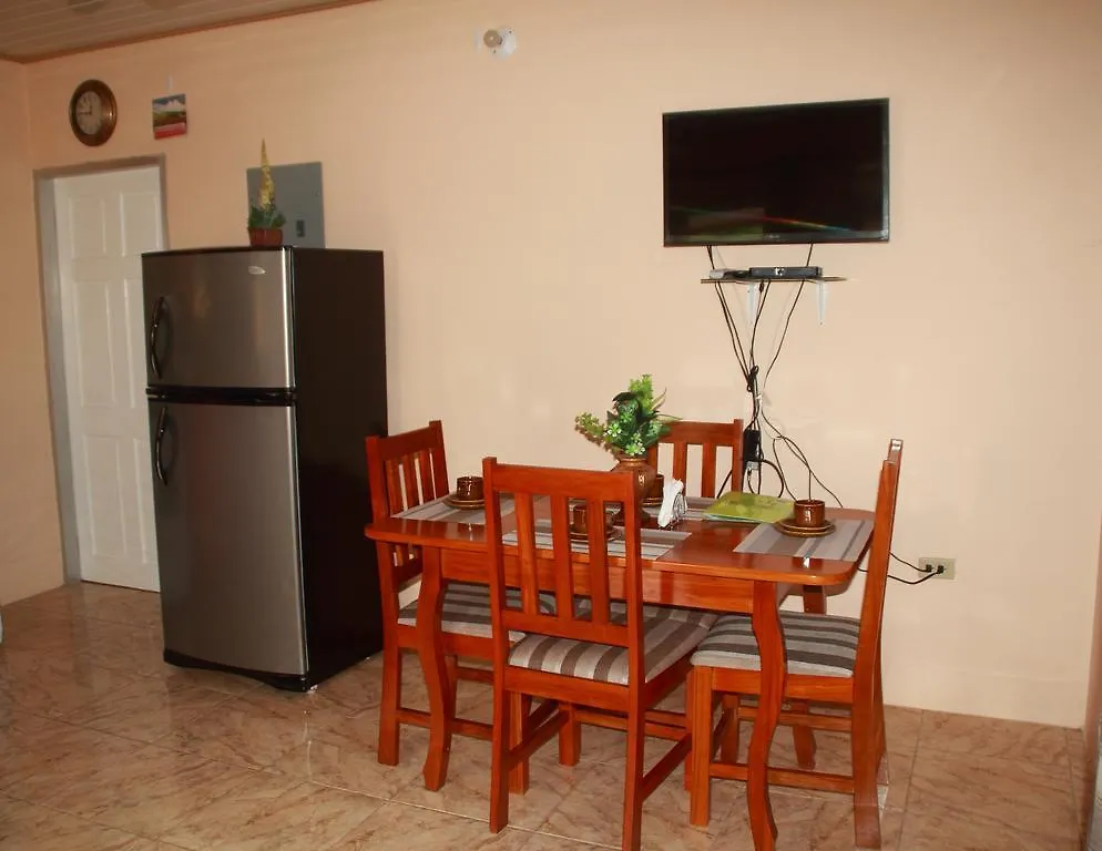 *** فندق مبيت وإفطار Les Coteaux Green Haven Cottage ترينيداد وتوباغو